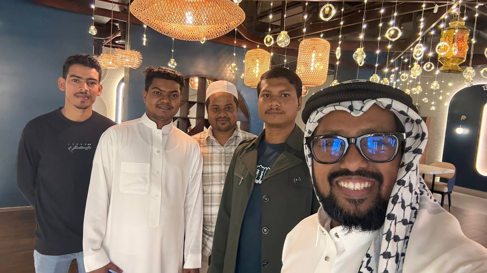 সহযোগীদের সাথে জুবায়ের ইসলাম